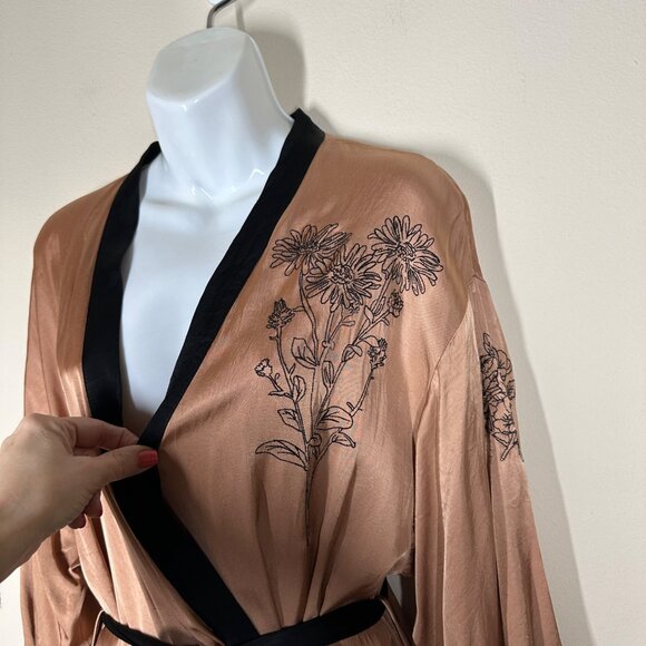 Zara Belted Embroidered Floral Silky Kimono Robe Womens Size XS/S Asian Boho - Picture 6 of 12